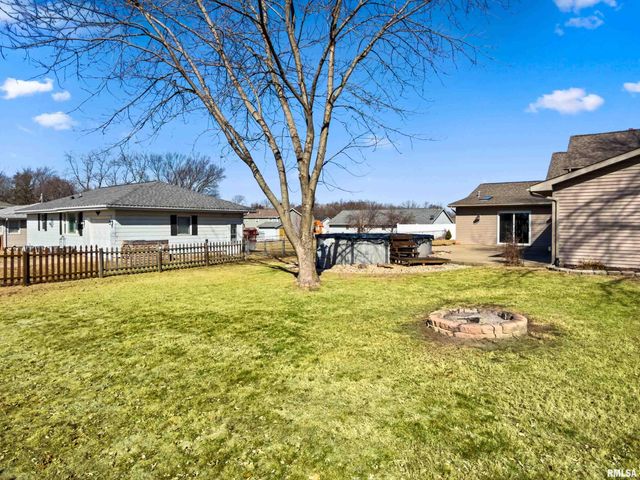 604 S PLEASANT HILL Road, East Peoria, IL 61611