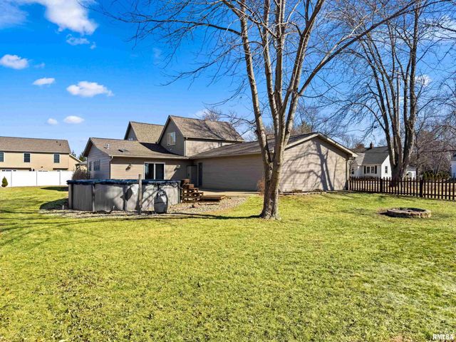 604 S PLEASANT HILL Road, East Peoria, IL 61611