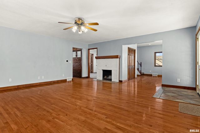 604 S PLEASANT HILL Road, East Peoria, IL 61611