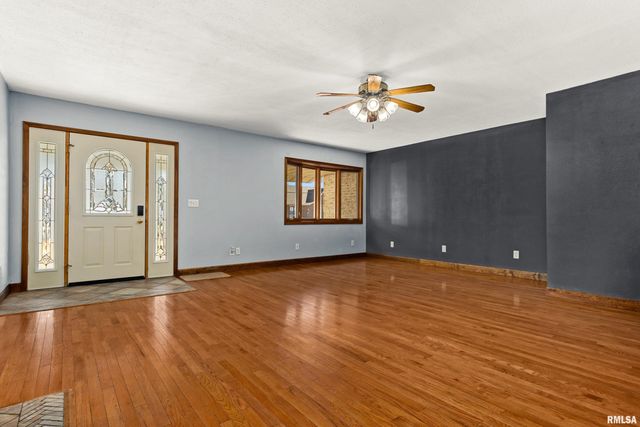 604 S PLEASANT HILL Road, East Peoria, IL 61611