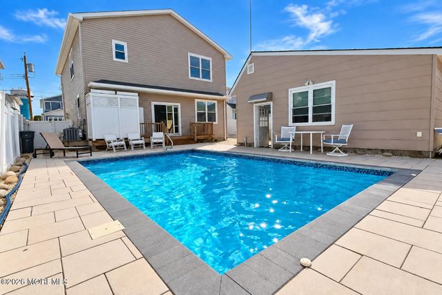 121 Camden Avenue, Lavallette, NJ 08735