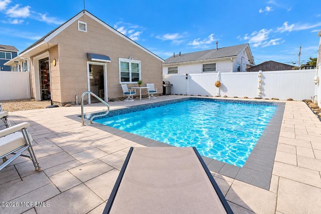 121 Camden Avenue, Lavallette, NJ 08735