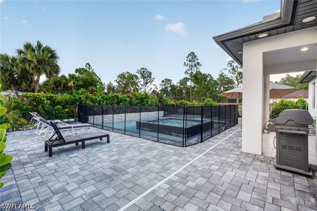 2885 41st AVE NE, Naples, FL 34120