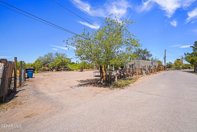 507 Nicholas Road, Socorro, TX 79927