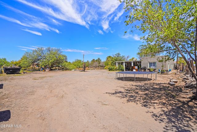 507 Nicholas Road, Socorro, TX 79927