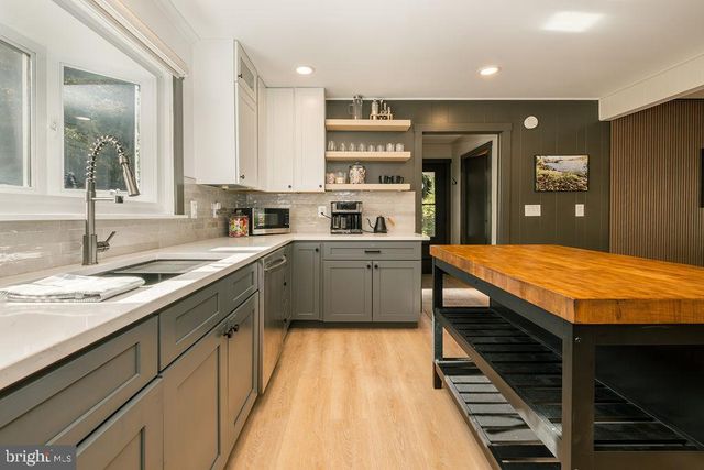 1321 MARSH HILL RD, Mc Henry, MD 21541