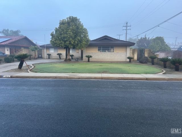 2031 8th Avenue, Delano, CA 93215