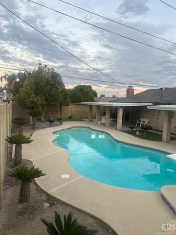 2031 8th Avenue, Delano, CA 93215