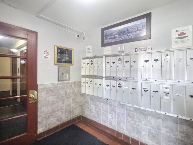 2610 W Balmoral Avenue 105, Chicago, IL 60625