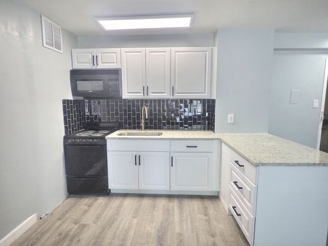 2610 W Balmoral Avenue 105, Chicago, IL 60625