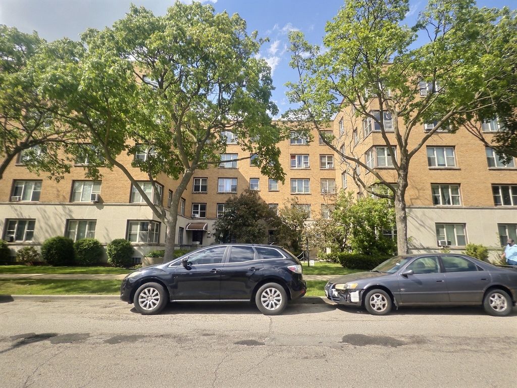 2610 W Balmoral Avenue 105, Chicago, IL 60625