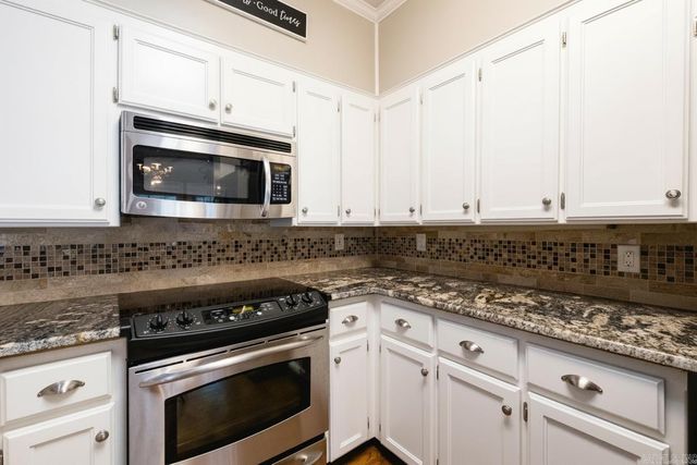 51 Saint Thomas Court, Little Rock, AR 72211