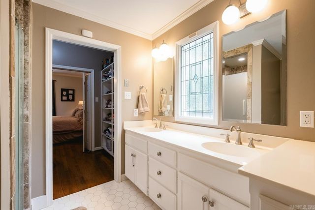 51 Saint Thomas Court, Little Rock, AR 72211
