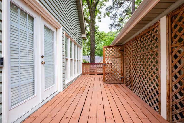 51 Saint Thomas Court, Little Rock, AR 72211