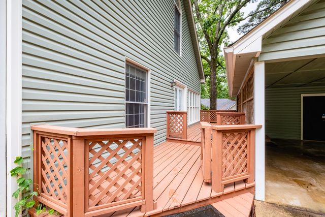 51 Saint Thomas Court, Little Rock, AR 72211