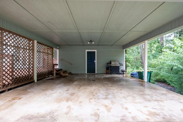 51 Saint Thomas Court, Little Rock, AR 72211