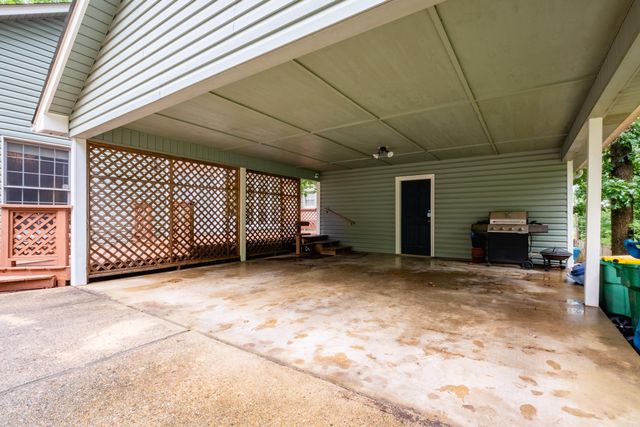 51 Saint Thomas Court, Little Rock, AR 72211
