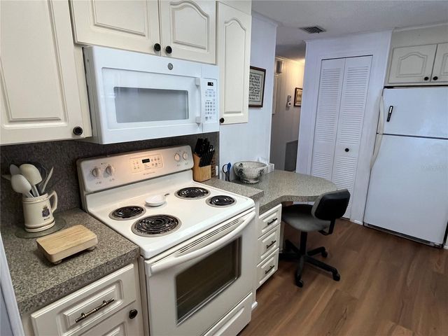 803 JOLANDA CIRCLE, Venice, FL 34285