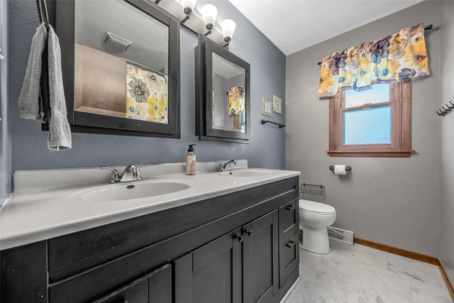 1950 McGowan Boulevard, Marion, IA 52302