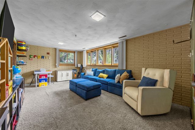 1950 McGowan Boulevard, Marion, IA 52302