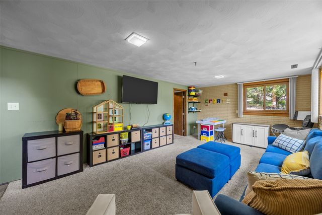 1950 McGowan Boulevard, Marion, IA 52302