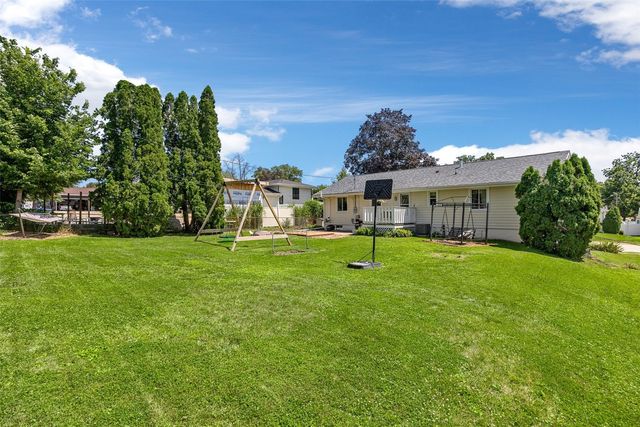 1950 McGowan Boulevard, Marion, IA 52302