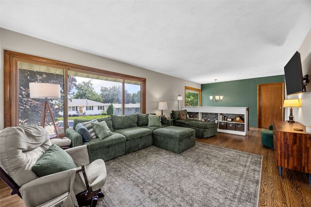 1950 McGowan Boulevard, Marion, IA 52302