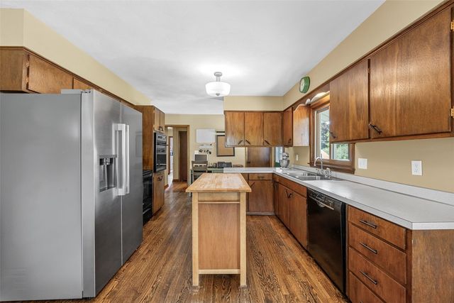 1950 McGowan Boulevard, Marion, IA 52302