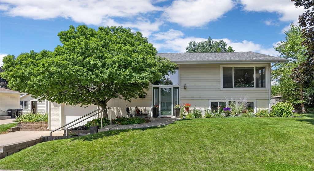 1950 McGowan Boulevard, Marion, IA 52302