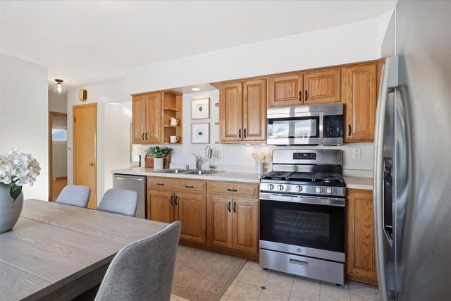 963 14th AVENUE, Grafton, WI 53024