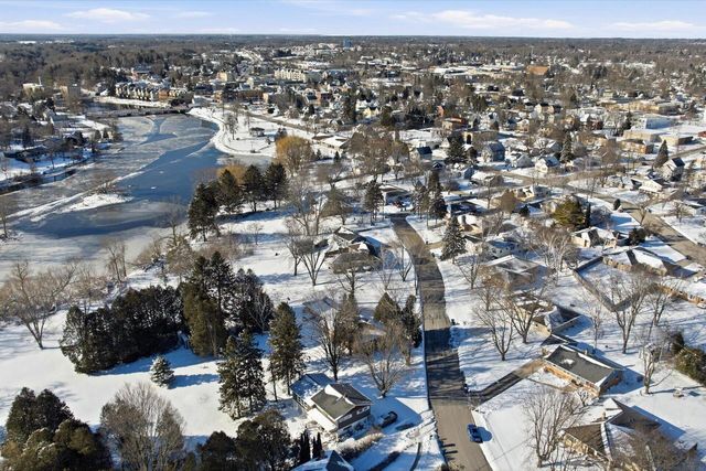 963 14th AVENUE, Grafton, WI 53024