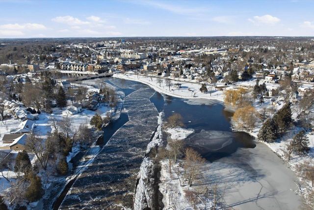 963 14th AVENUE, Grafton, WI 53024