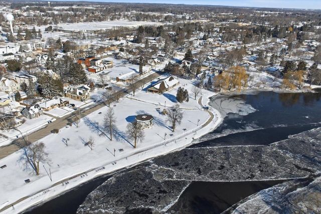 963 14th AVENUE, Grafton, WI 53024