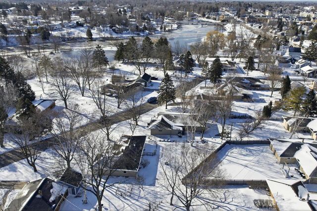 963 14th AVENUE, Grafton, WI 53024