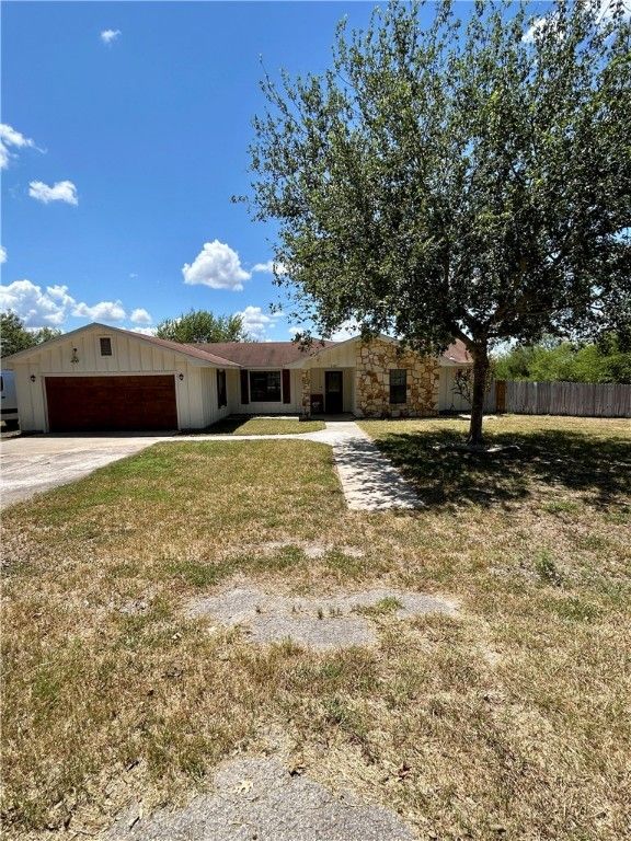 2485 Oak Bend, Beeville, TX 78102