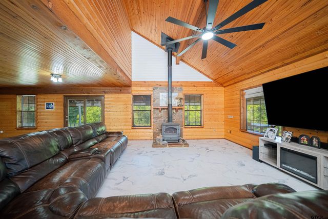 741 E Wilkins, Gladewater, TX 75647