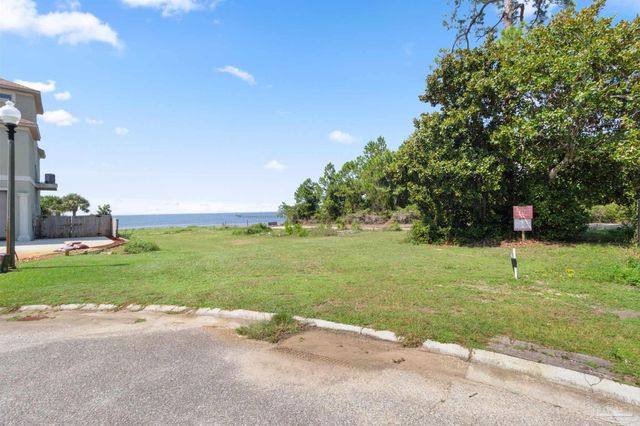 1709 Brooke Beach Dr, Navarre, FL 32566