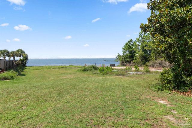 1709 Brooke Beach Dr, Navarre, FL 32566