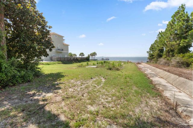 1709 Brooke Beach Dr, Navarre, FL 32566