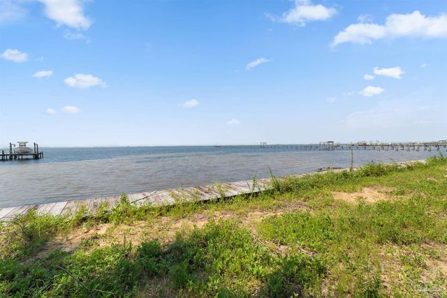 1709 Brooke Beach Dr, Navarre, FL 32566