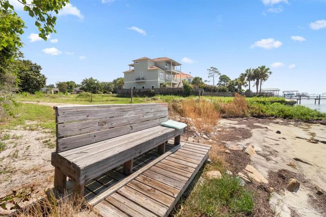 1709 Brooke Beach Dr, Navarre, FL 32566