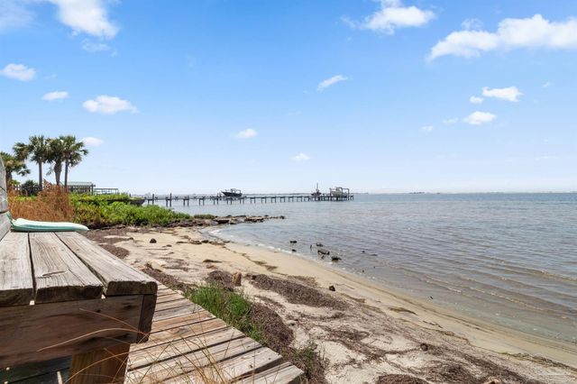 1709 Brooke Beach Dr, Navarre, FL 32566