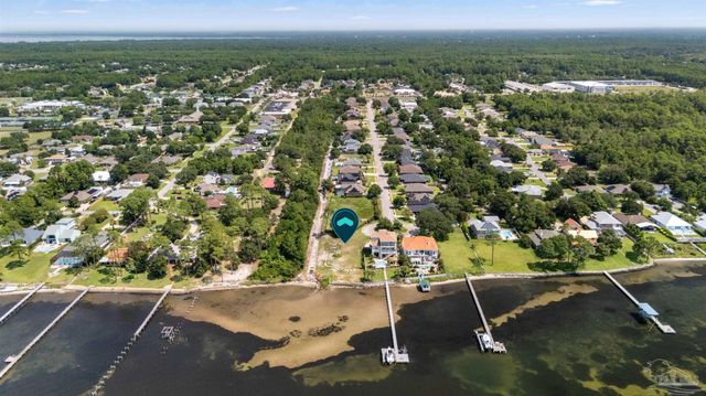1709 Brooke Beach Dr, Navarre, FL 32566