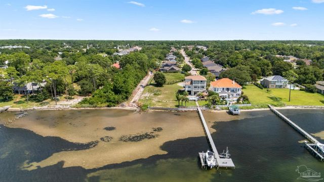 1709 Brooke Beach Dr, Navarre, FL 32566