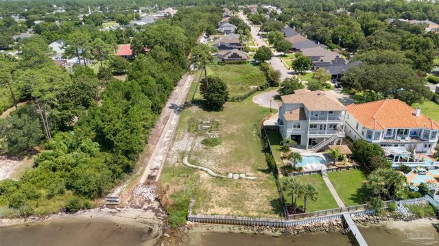 1709 Brooke Beach Dr, Navarre, FL 32566