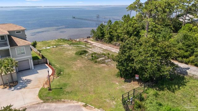 1709 Brooke Beach Dr, Navarre, FL 32566