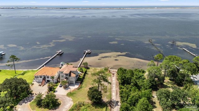 1709 Brooke Beach Dr, Navarre, FL 32566