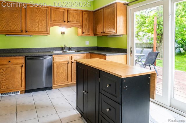 31539 Glen Street, Westland, MI 48186
