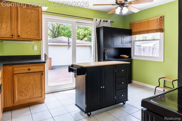 31539 Glen Street, Westland, MI 48186