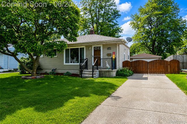 31539 Glen Street, Westland, MI 48186